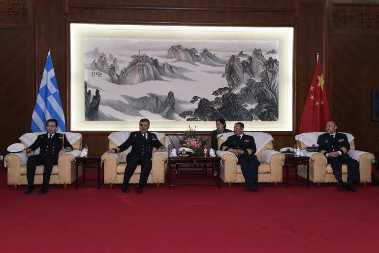 Στο «Δρόμο του Μεταξιού» – Αναβαθμίζεται η στρατιωτική συνεργασία Ελλάδας-Κίνας – Το ΠΝ στήνει γέφυρα συνεργασίας ανάμεσα σε «κόκκινο δράκο» και ΝΑΤΟ-ΕΕ